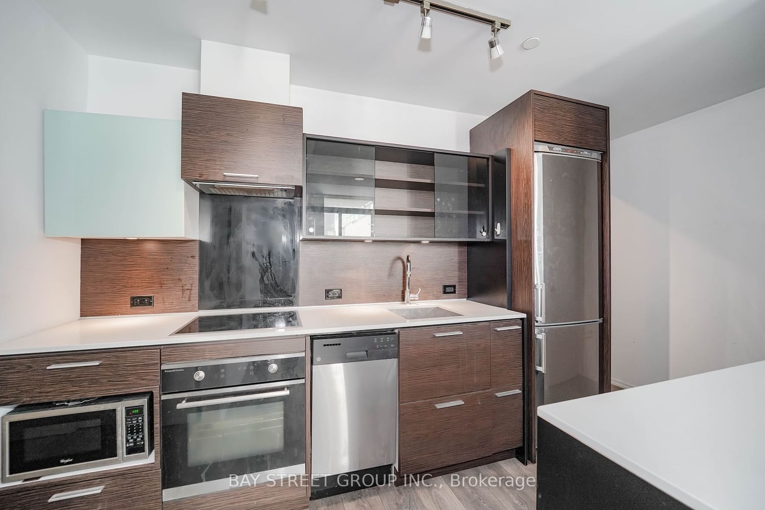 75 St Nicholas St, unit 501 for rent