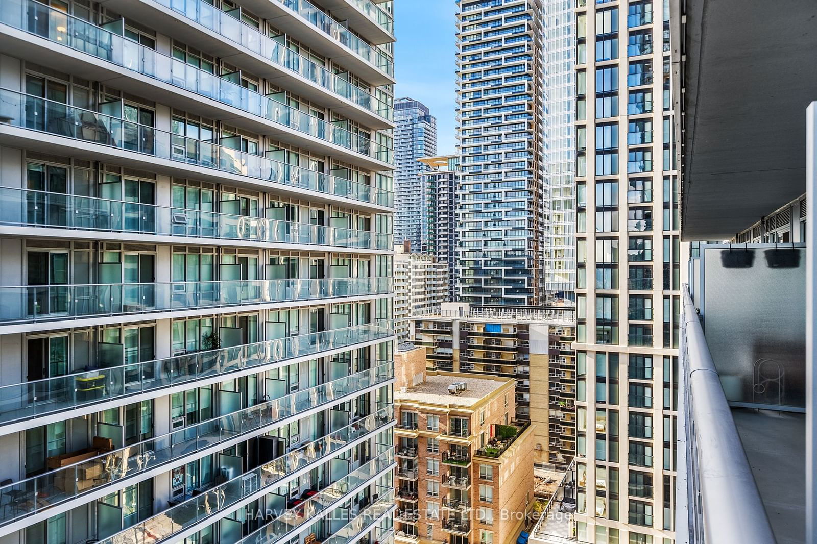 99 Broadway Ave, unit 1405 for sale