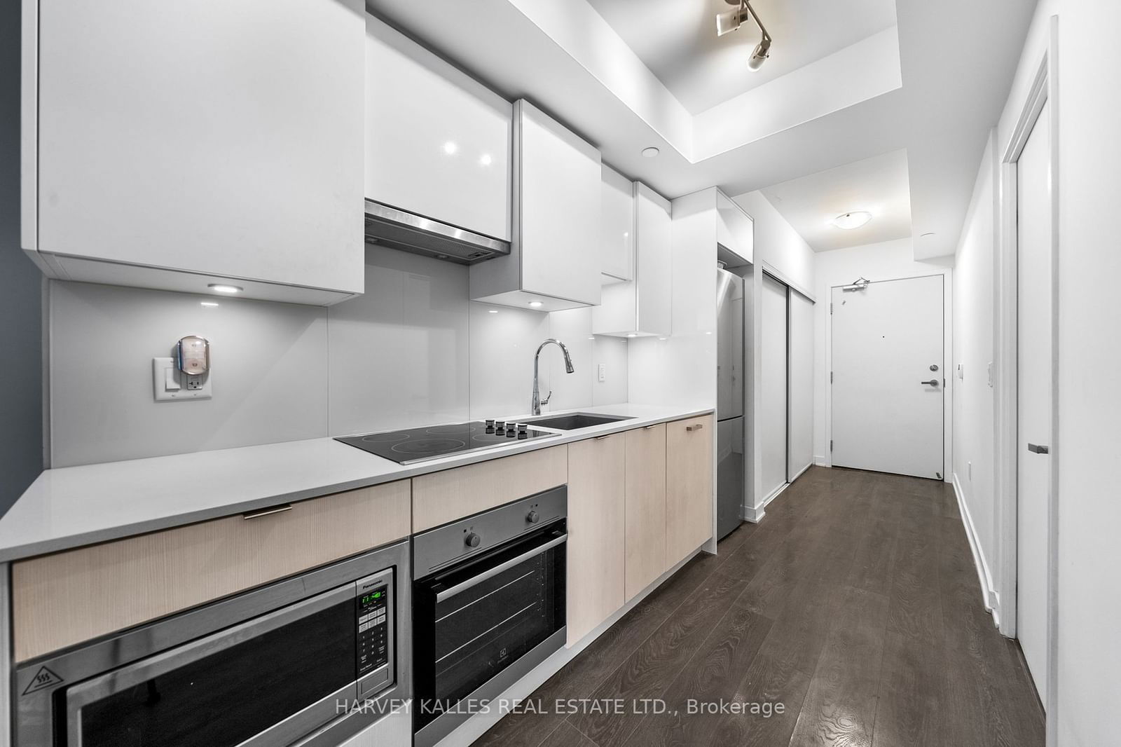 99 Broadway Ave, unit 1405 for sale