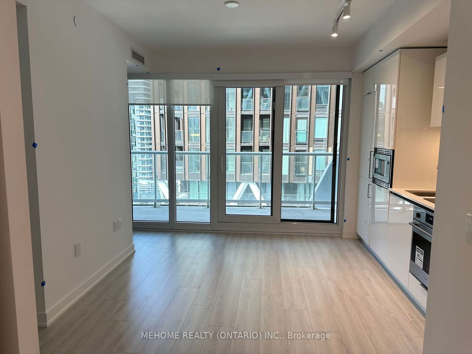 230 Simcoe St, unit 1536 for rent