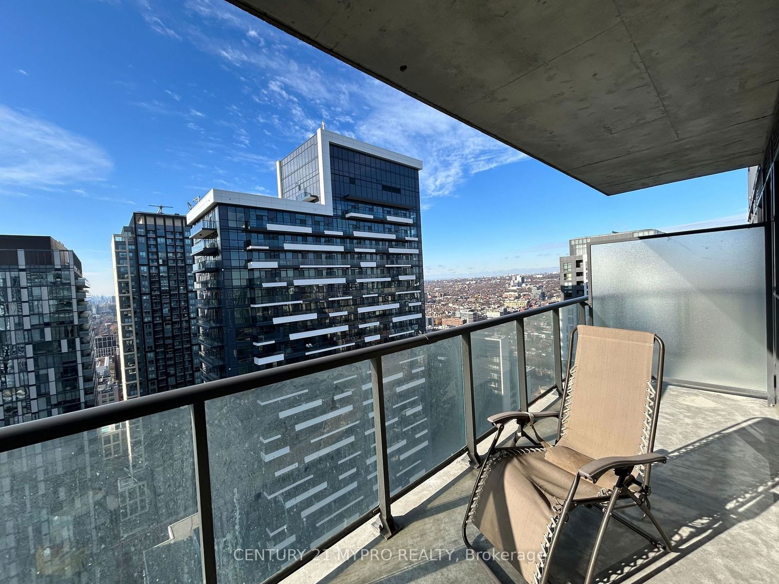 290 Adelaide St W, unit 3902 for rent