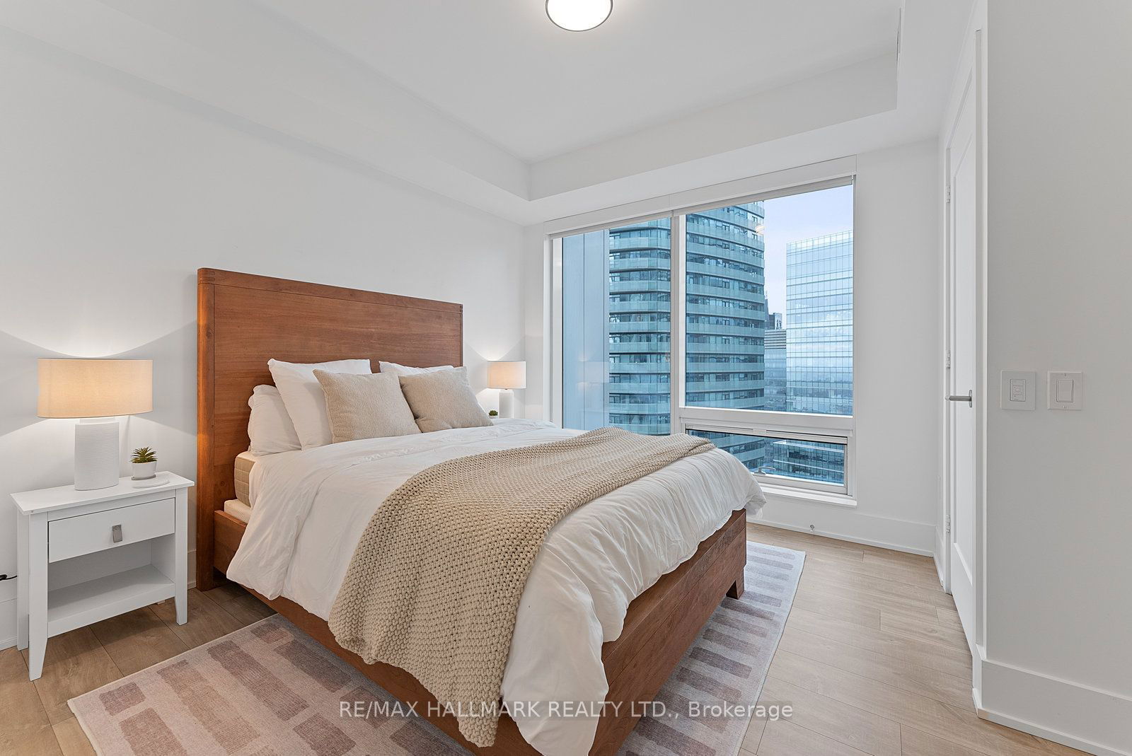 10 York St, unit 4103 for rent