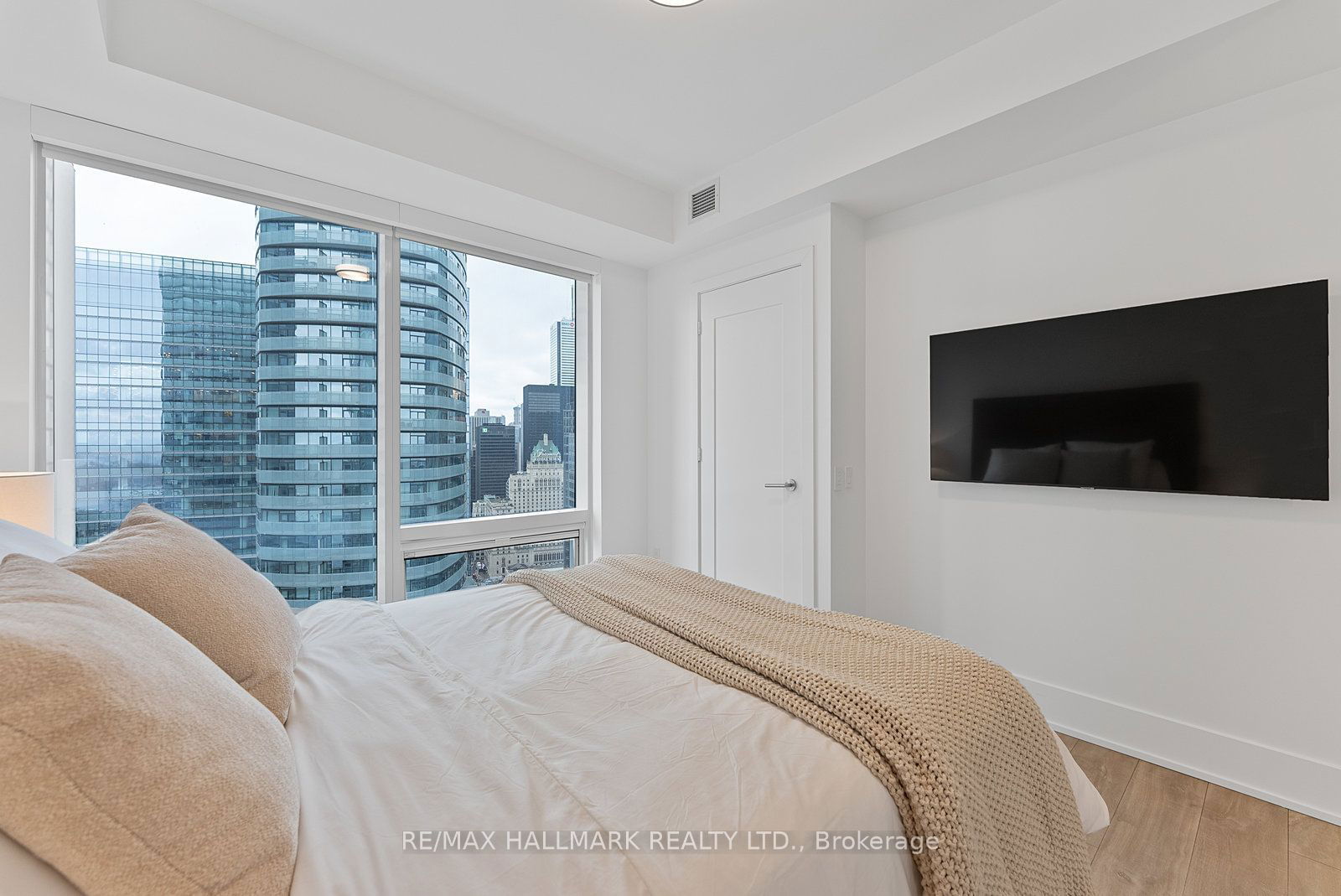 10 York St, unit 4103 for rent