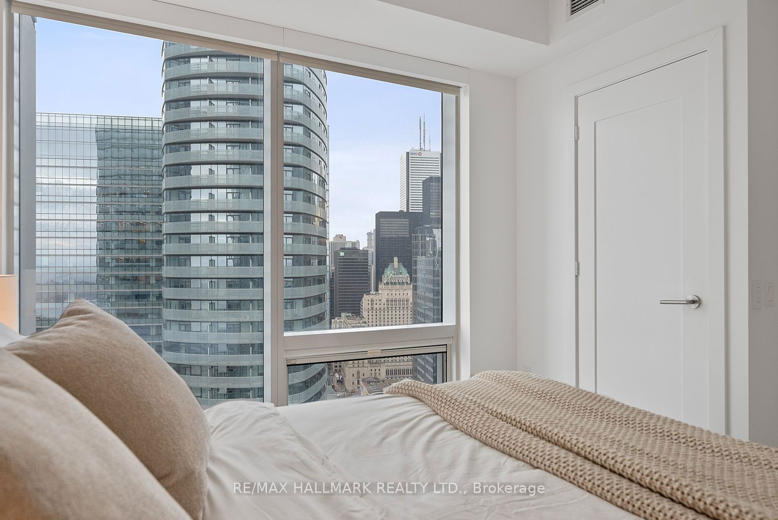 10 York St, unit 4103 for rent