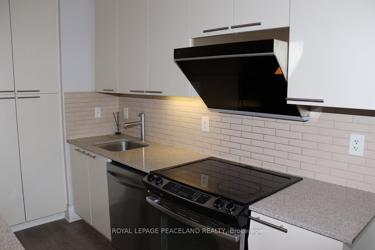 70 ROEHAMPTON Ave, unit 2022 for rent