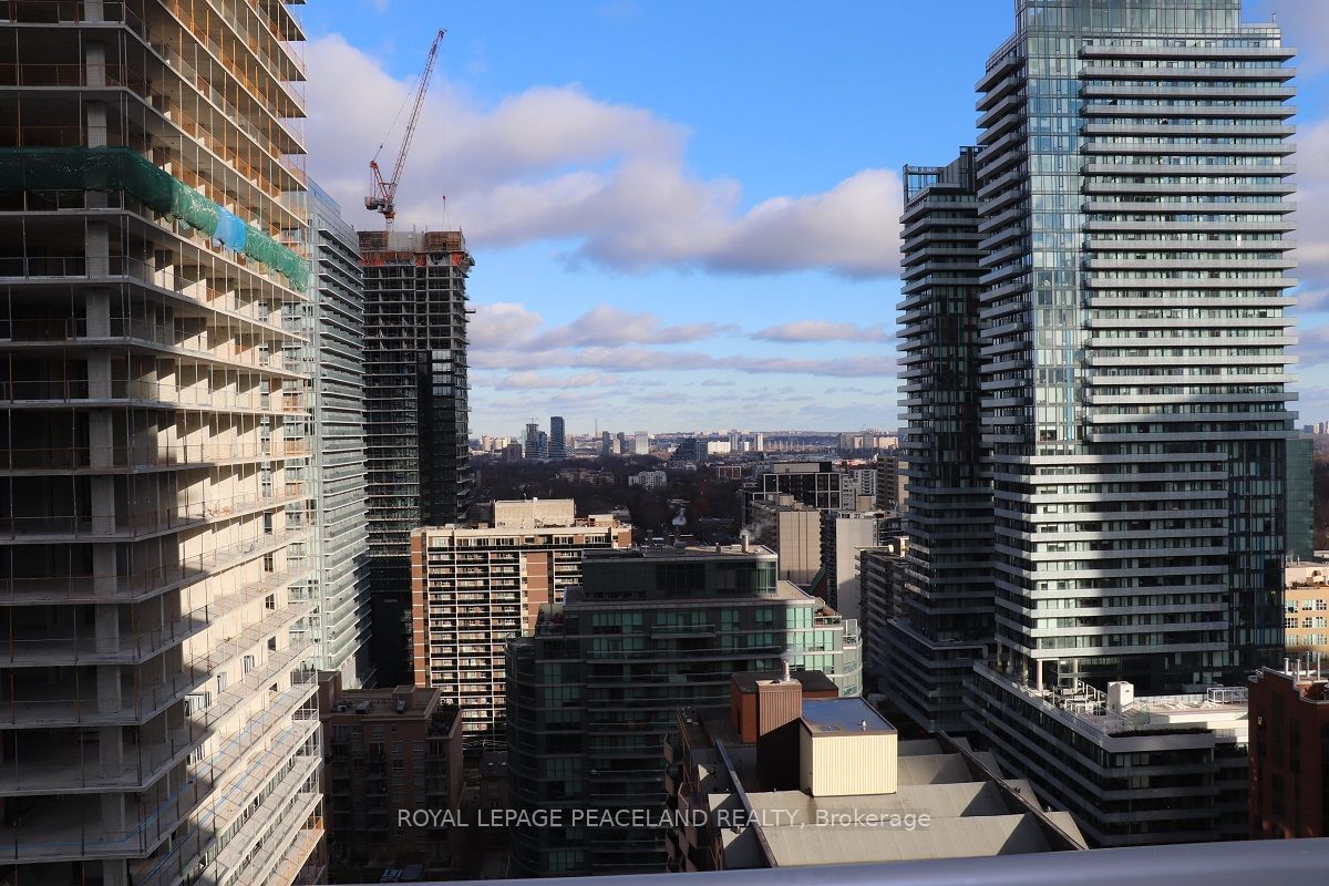 70 ROEHAMPTON Ave, unit 2022 for rent