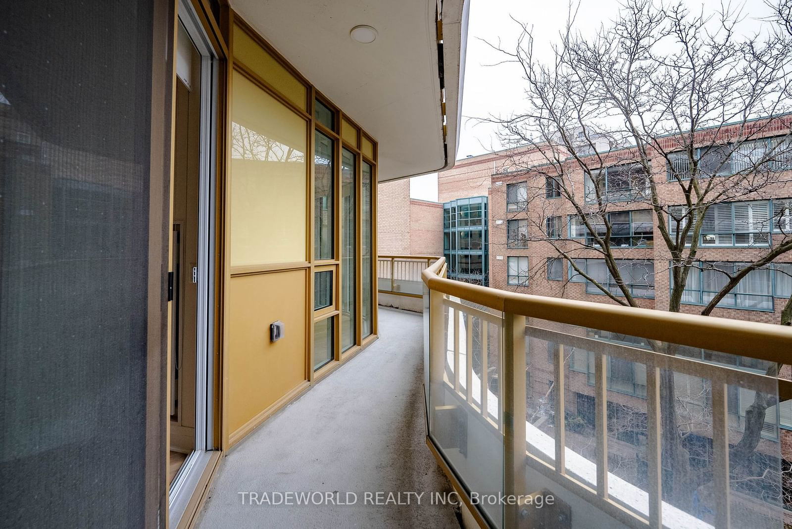 151 Avenue Rd, unit 305 for sale