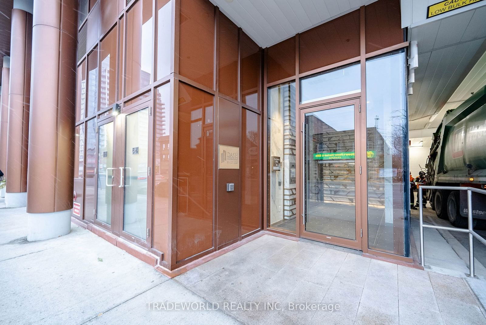 151 Avenue Rd, unit 305 for sale