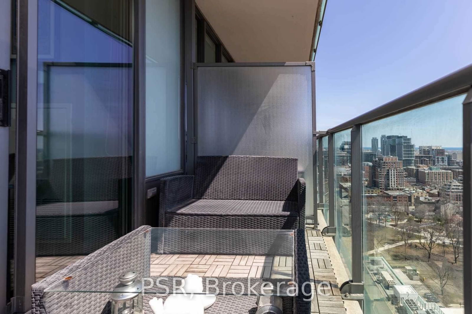 33 Lombard St, unit 2201 for rent