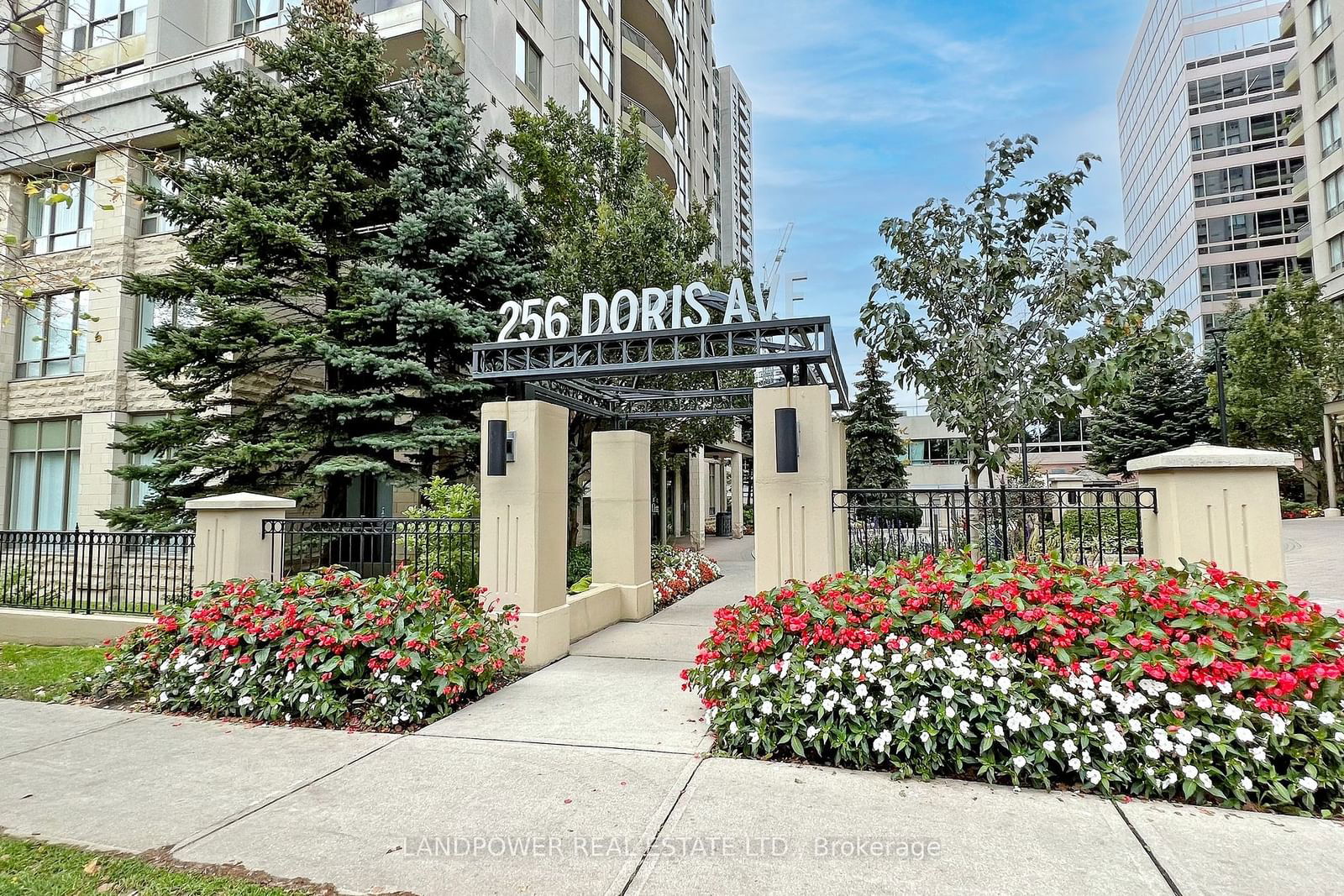 256 Doris Ave, unit 803 for sale