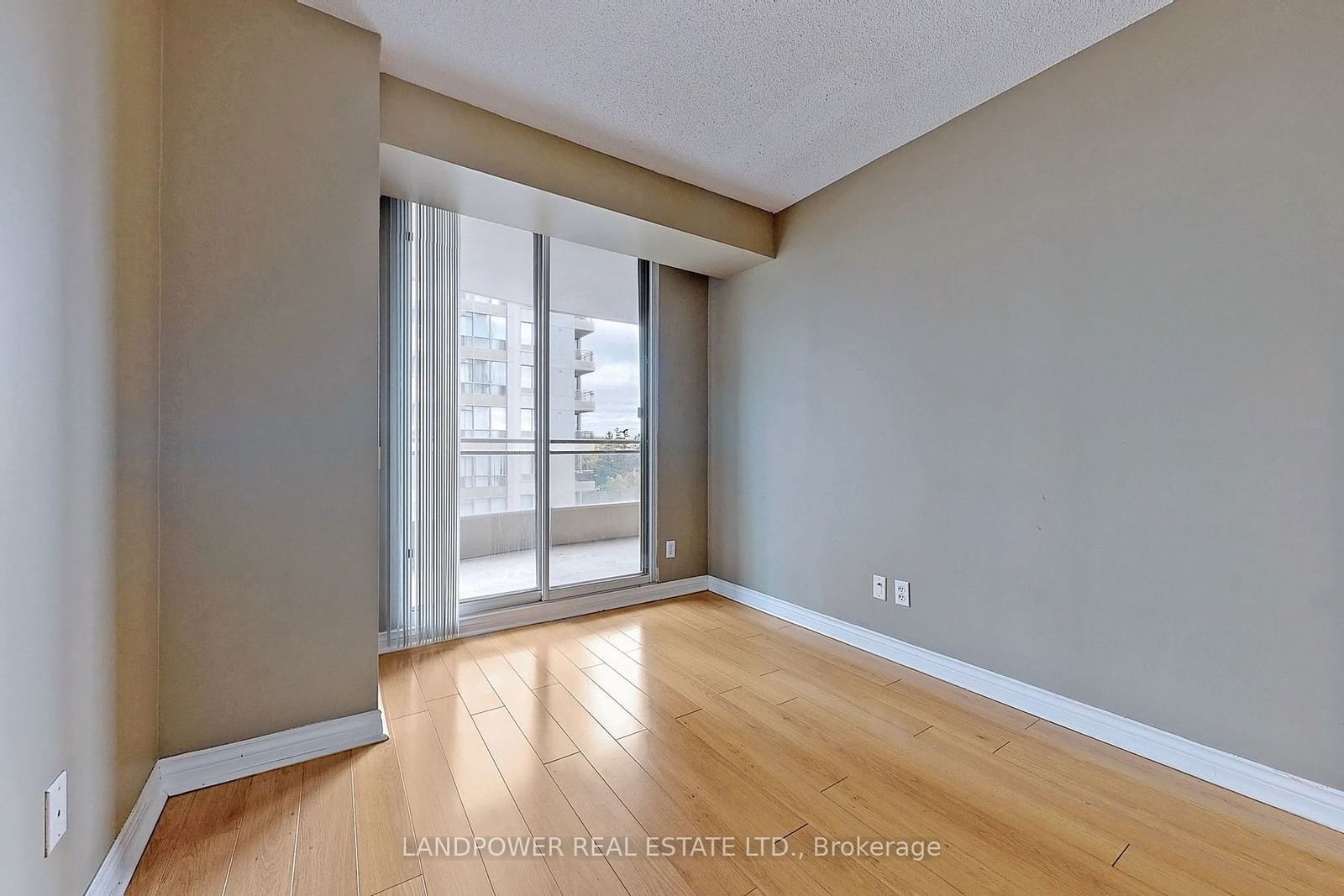 256 Doris Ave, unit 803 for sale