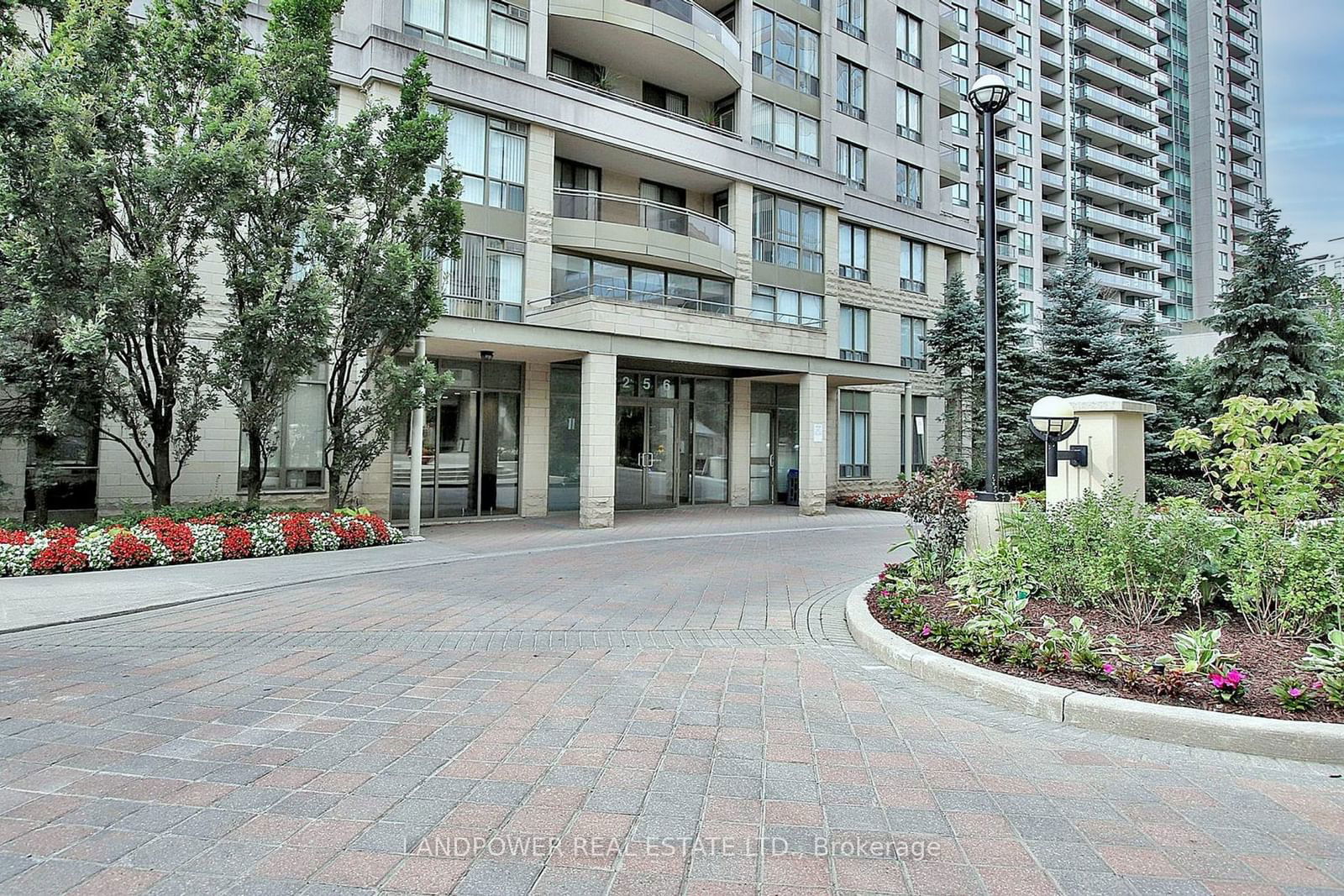 256 Doris Ave, unit 803 for sale