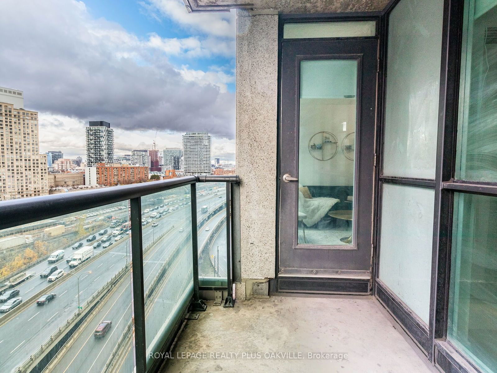 16 Yonge St, unit 1504 for rent