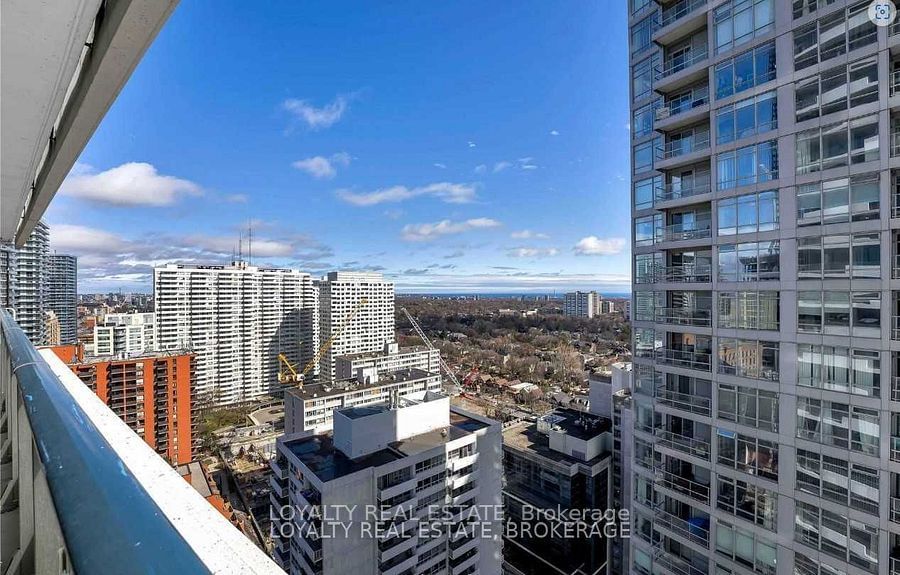 2221 Yonge St, unit 2104 for rent