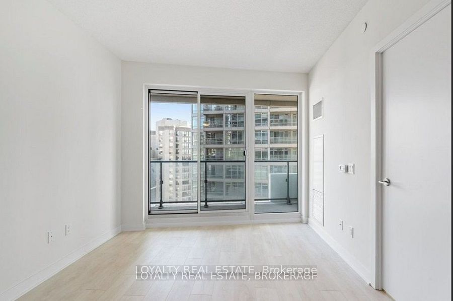 2221 Yonge St, unit 2104 for rent