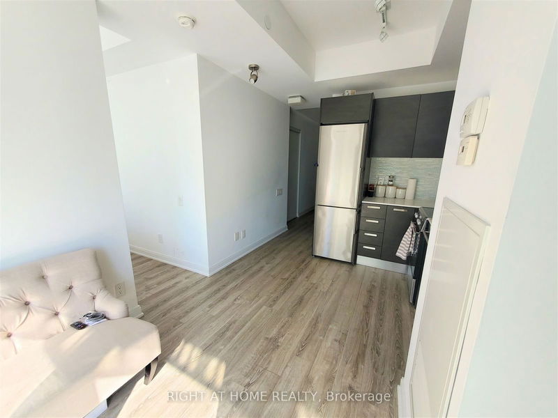 42 Charles St E, unit 1103 for rent