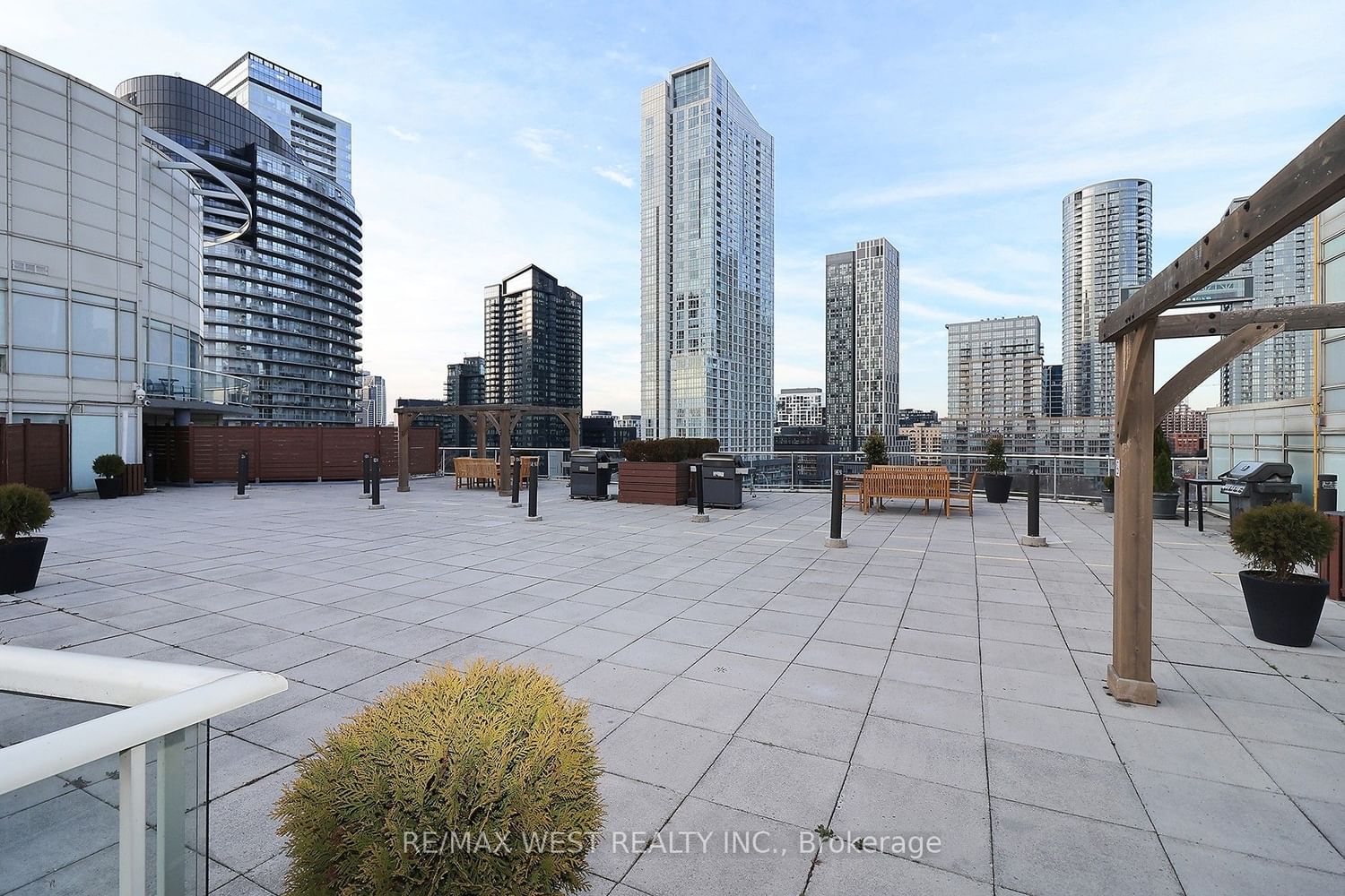 550 Queens Quay Way, unit 205 for rent