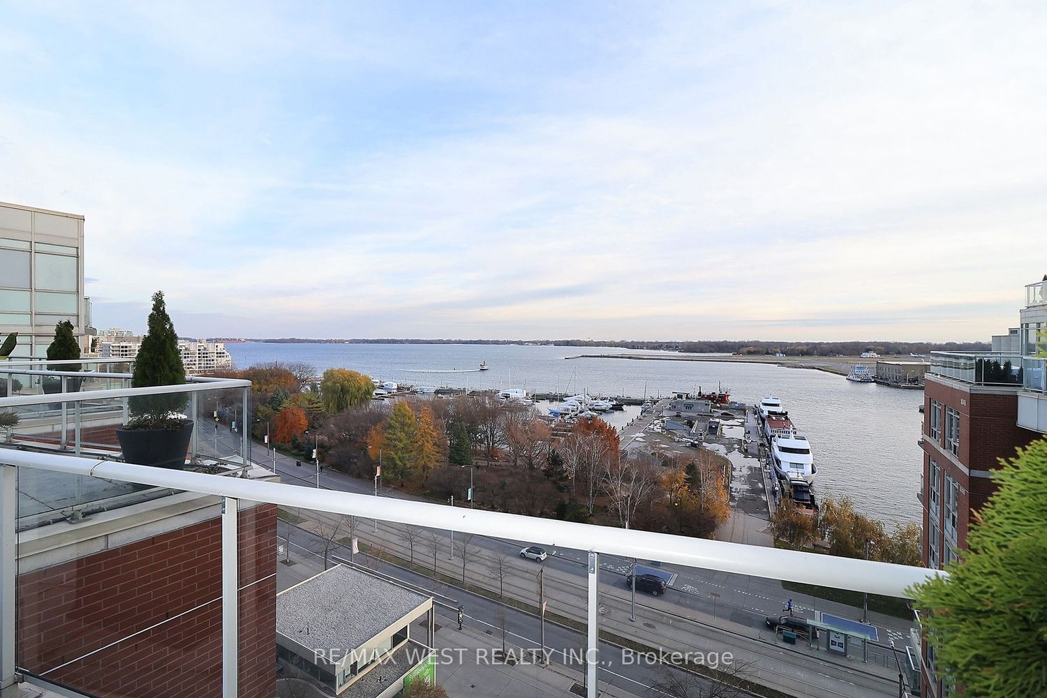 550 Queens Quay Way, unit 205 for rent