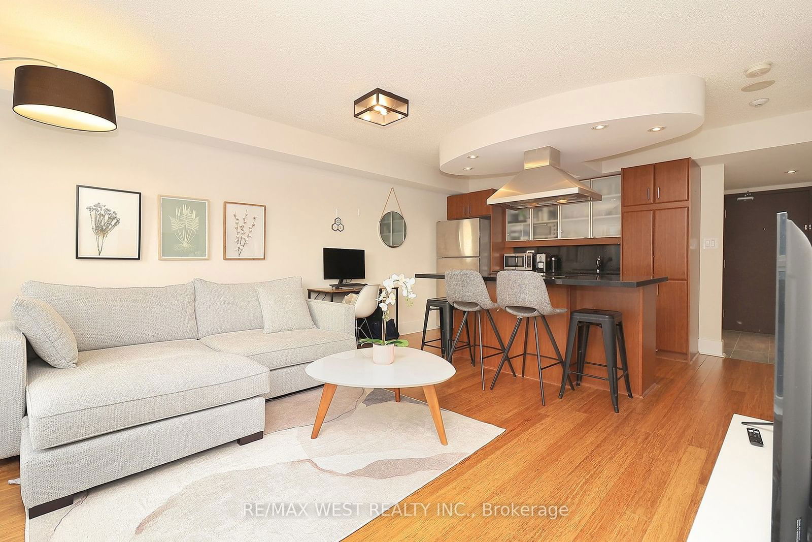 550 Queens Quay Way, unit 205 for rent