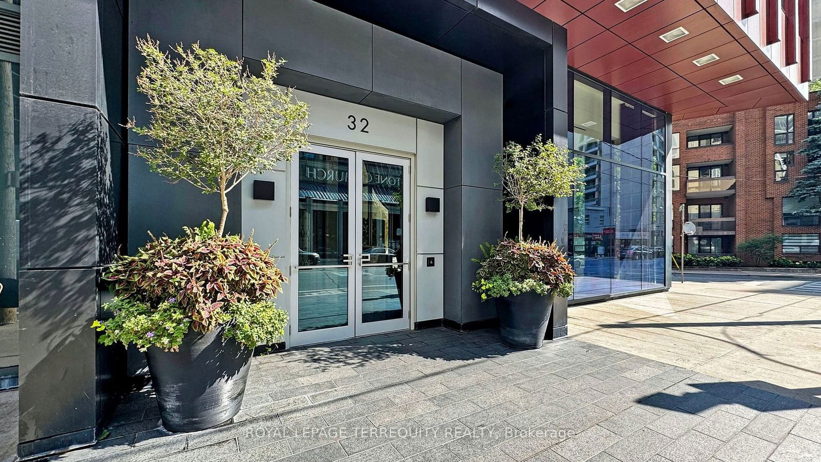 32 Davenport Rd, unit 313 for sale