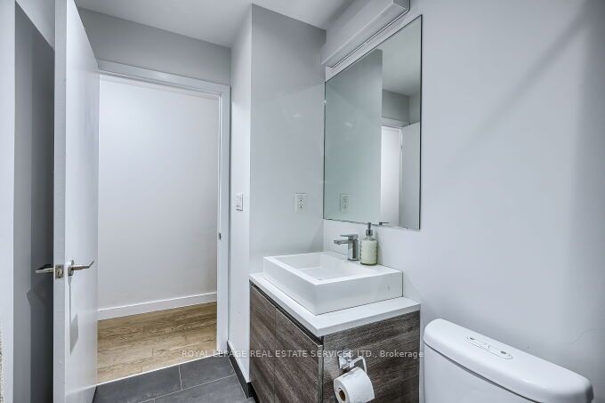 111 Bathurst St, unit 1301 for sale