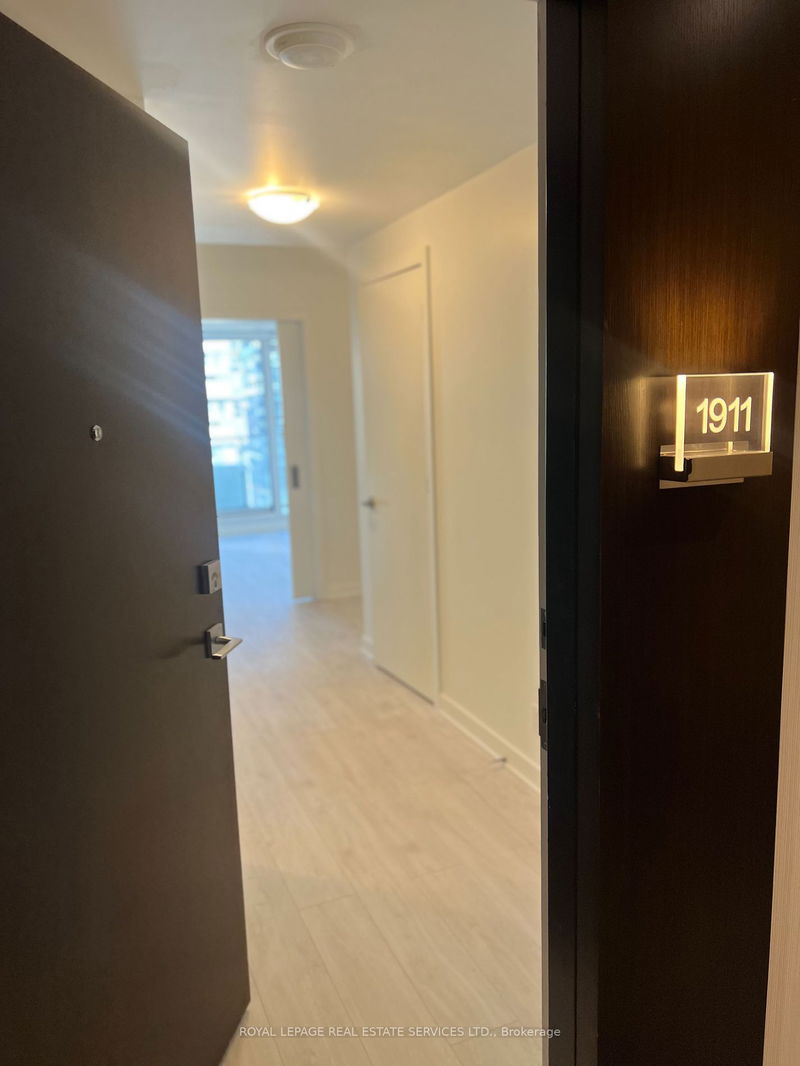 2221 Yonge St, unit 1911 for rent