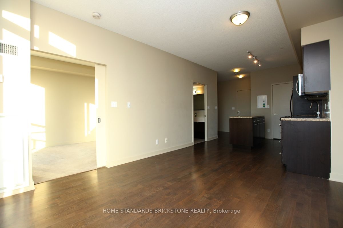 126 Simcoe St, unit 2506 for rent