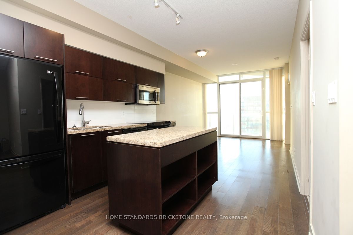 126 Simcoe St, unit 2506 for rent