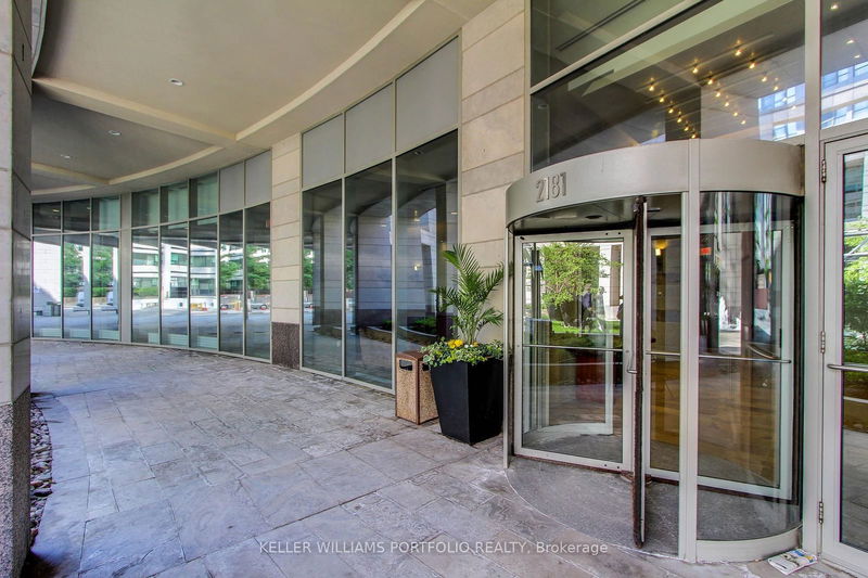 2181 Yonge St, unit 709 for sale