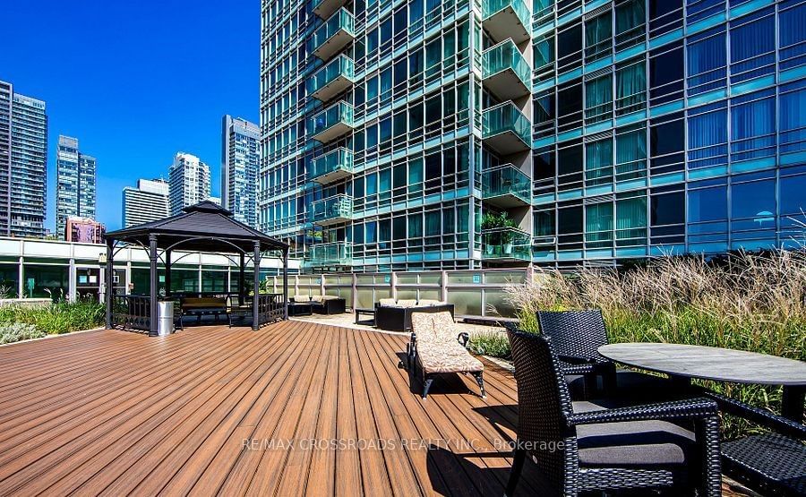 381 Front St W, unit 1501 for rent