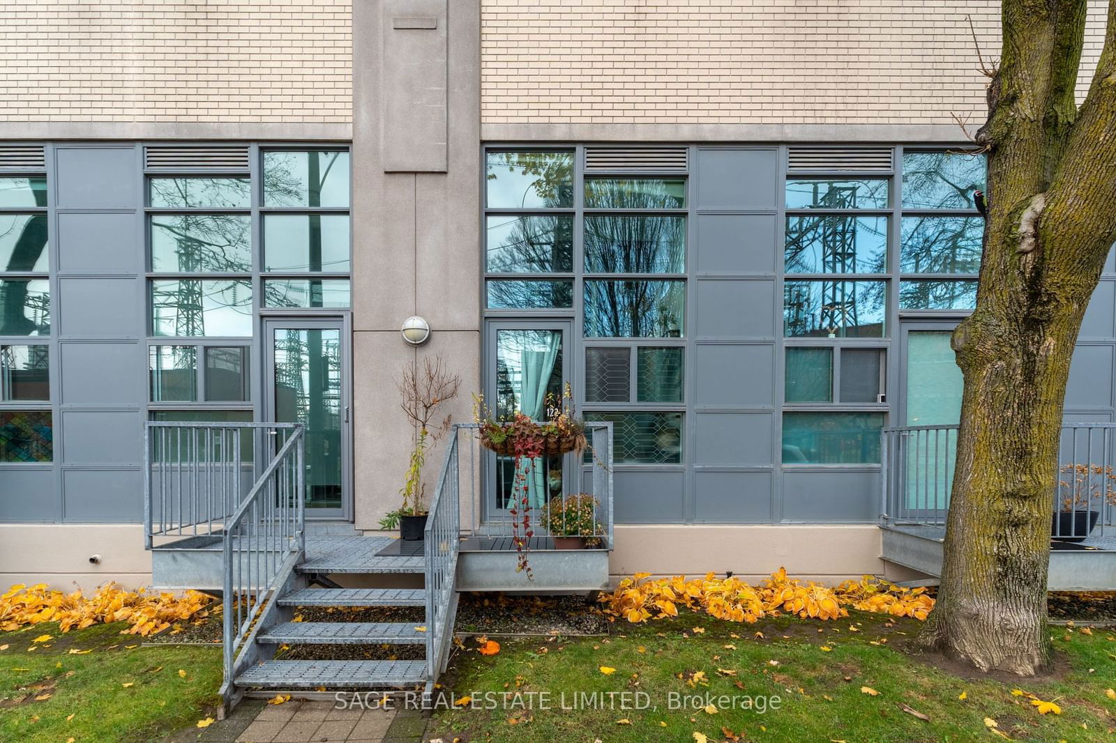 380 Macpherson Ave, unit 122 for rent