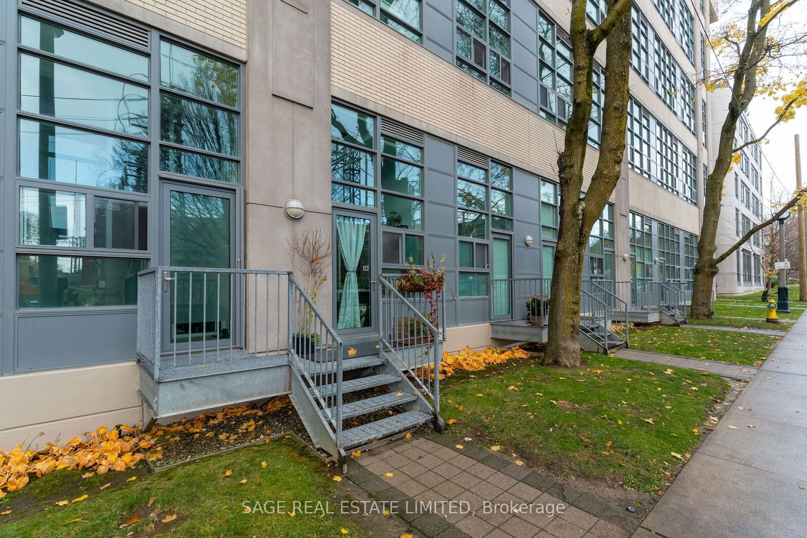 380 Macpherson Ave, unit 122 for rent