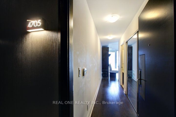 1080 Bay St, unit 4705 for rent