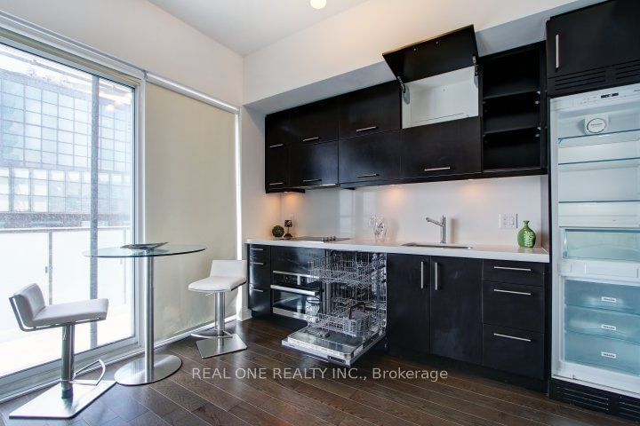 1080 Bay St, unit 4705 for rent