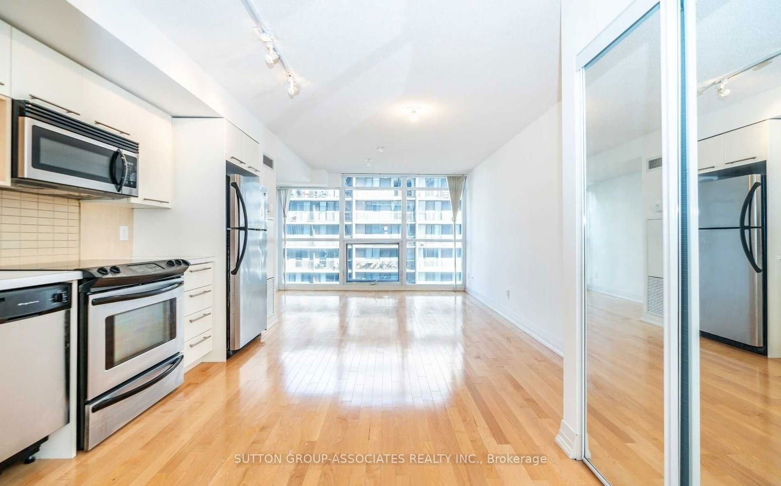 25 Carlton St, unit 1409 for rent