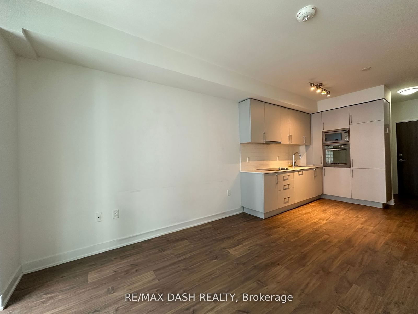 576 Front St W, unit 1213E for rent