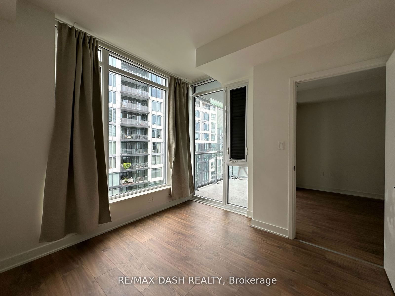 576 Front St W, unit 1213E for rent