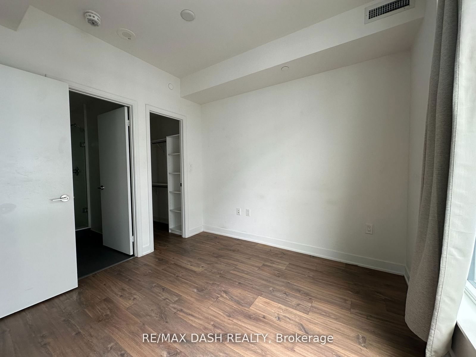 576 Front St W, unit 1213E for rent