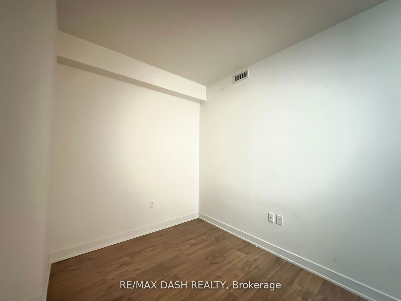 576 Front St W, unit 1213E for rent