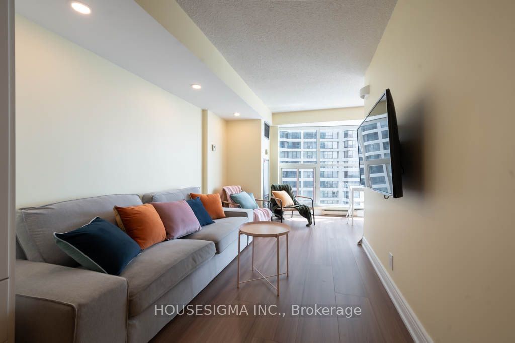 77 Harbour Sq, unit 2003 for rent