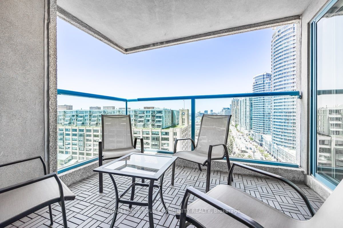 77 Harbour Sq, unit 1611 for rent