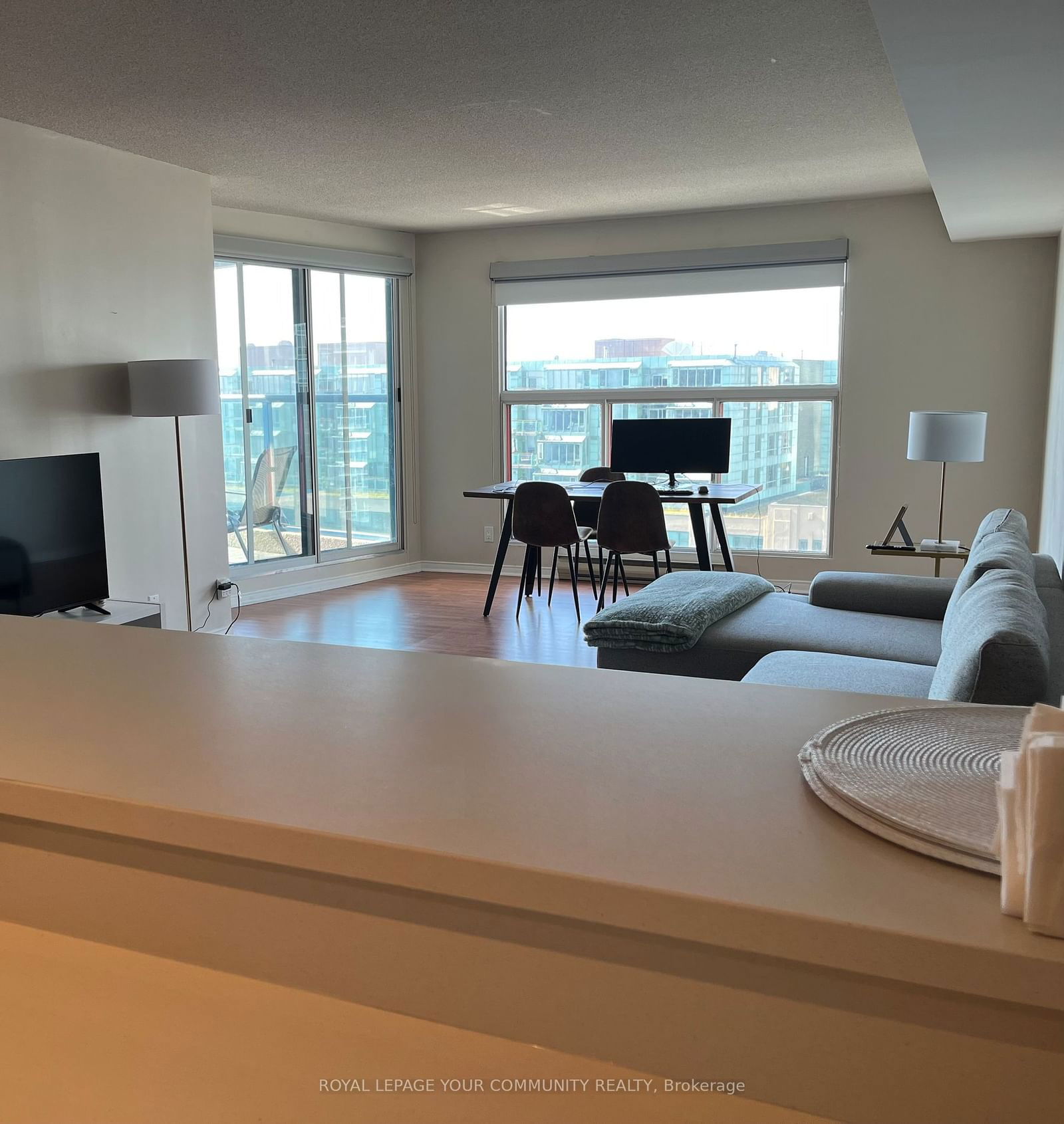 77 Harbour Sq, unit 1611 for rent