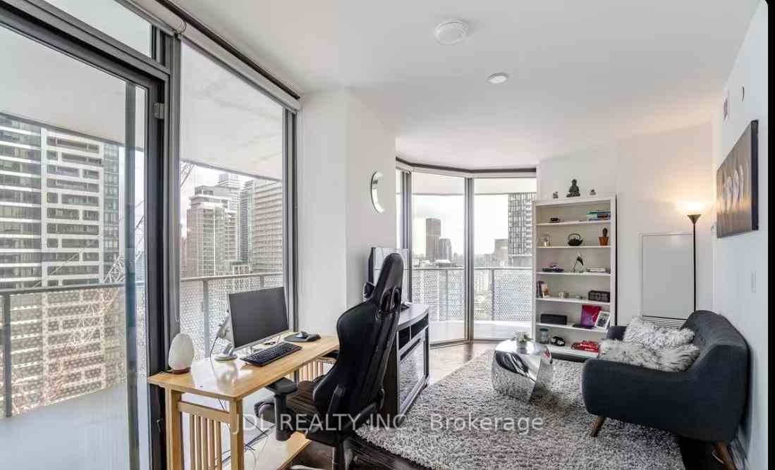 11 wellesley St W, unit 2211 for rent