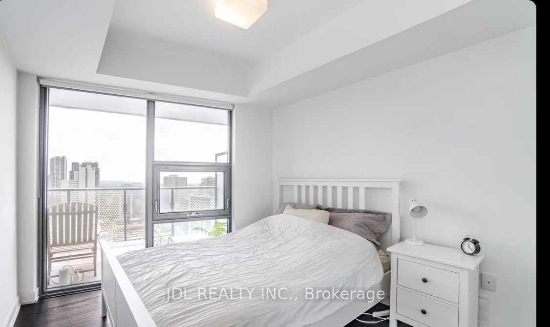 11 wellesley St W, unit 2211 for rent