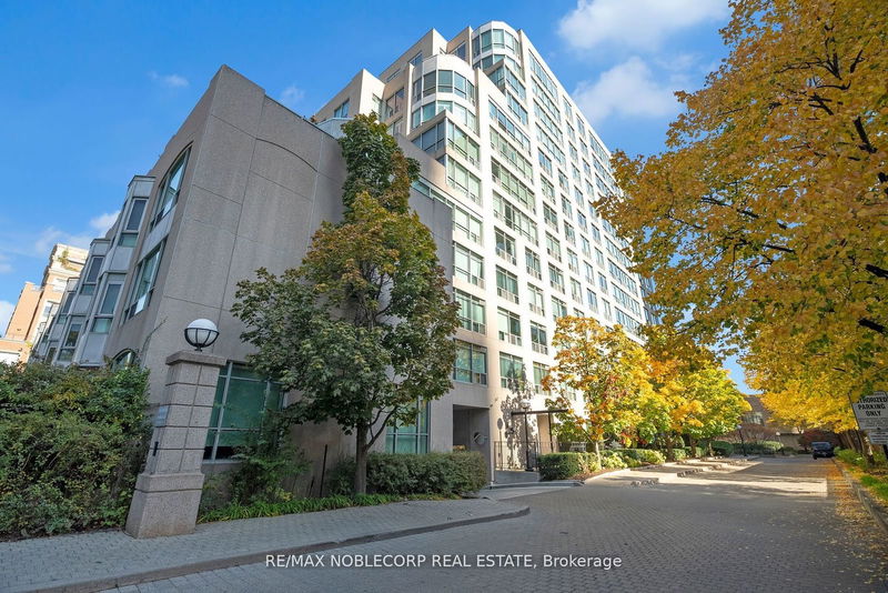 942 Yonge St, unit 817 for rent