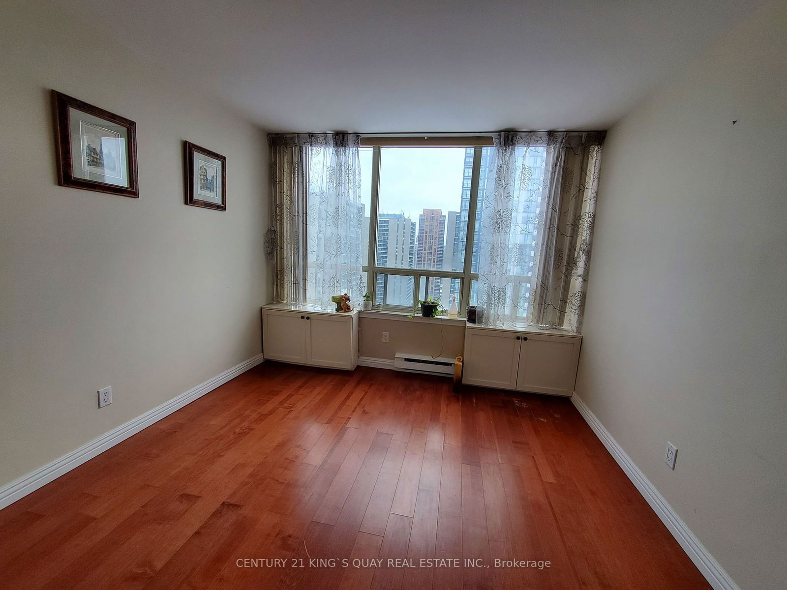 30 Greenfield Ave, unit 2307 for rent