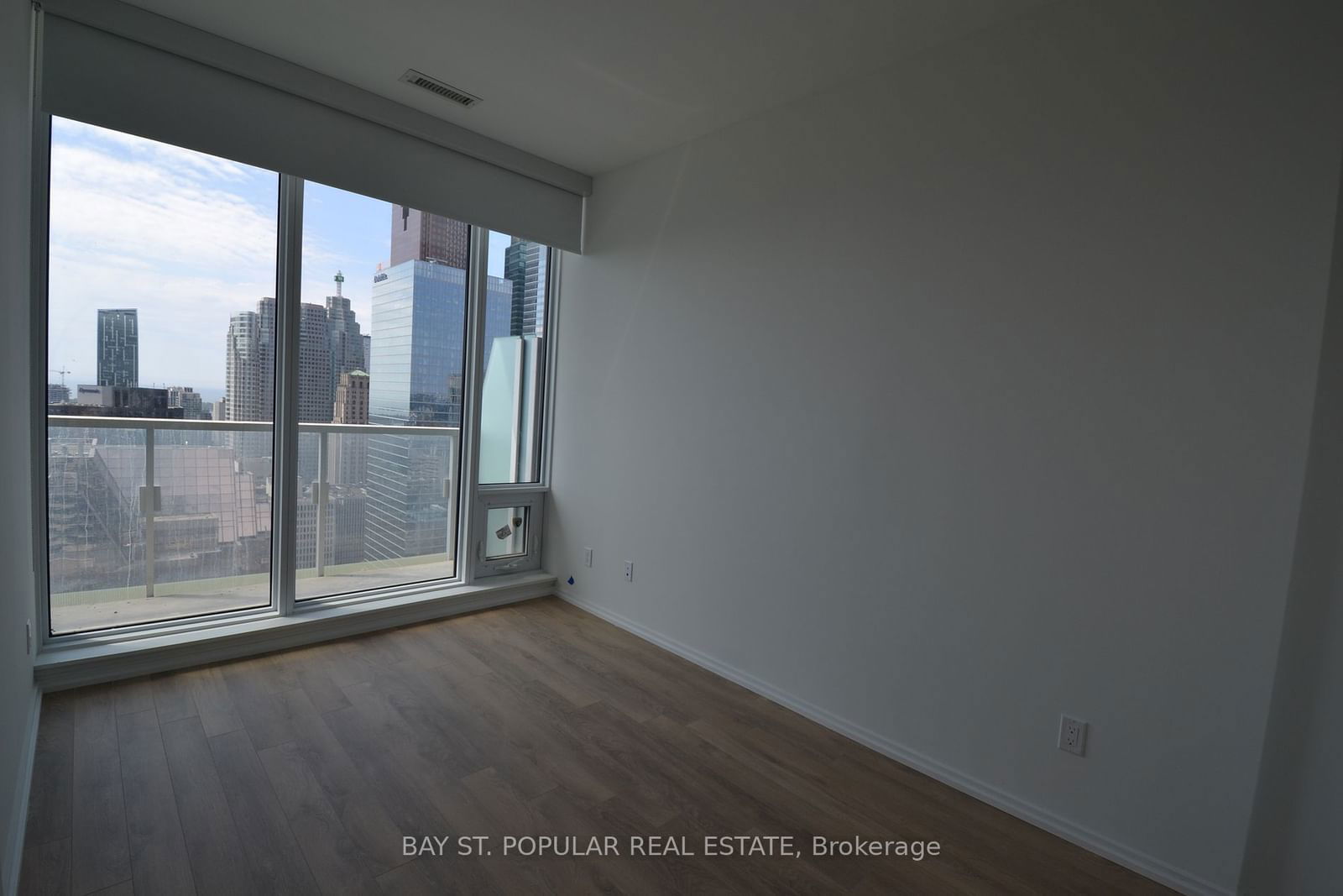 197 Yonge St, unit 3707 for rent