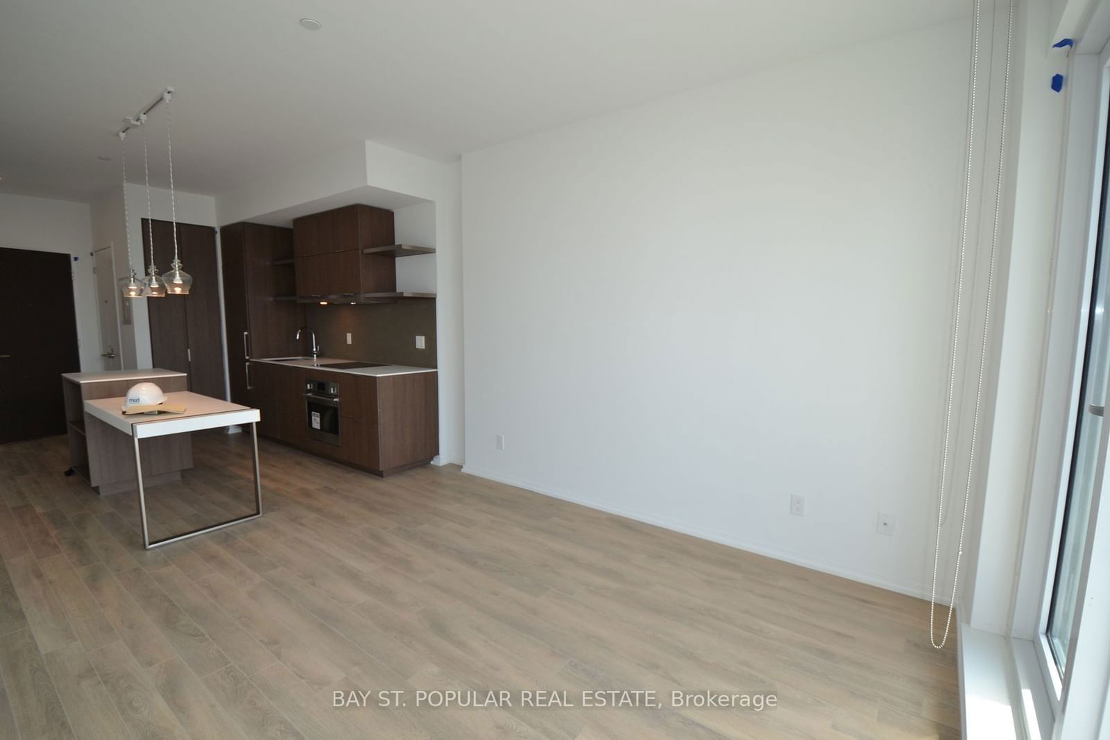 197 Yonge St, unit 3707 for rent