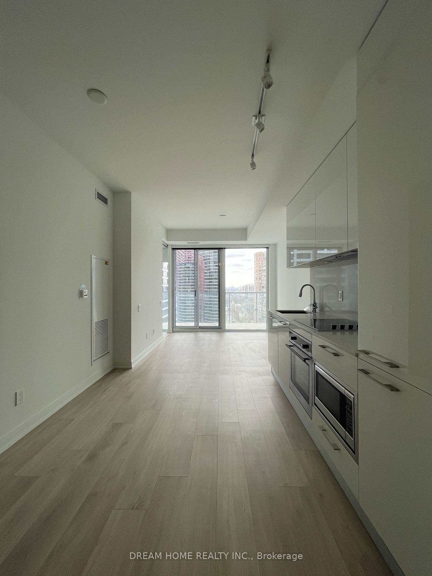 3 Gloucester St, unit 1810 for rent