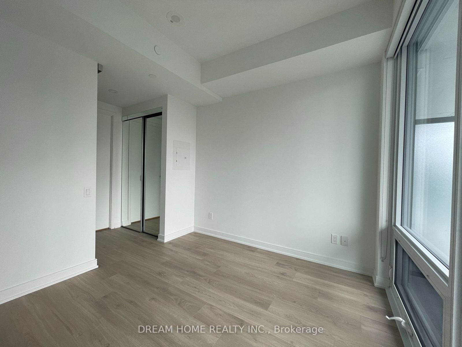 3 Gloucester St, unit 1810 for rent